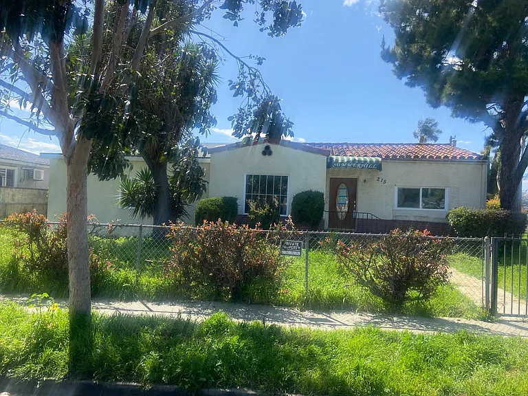 215 N Holly Ave — Photo 1