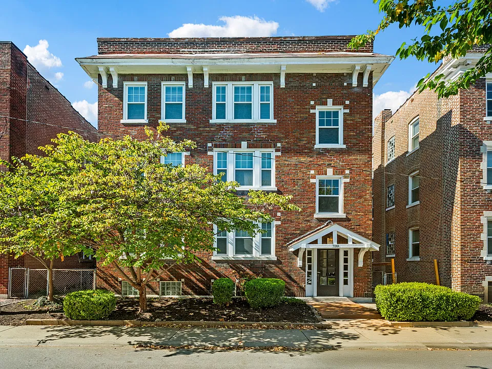 739 Leland Ave #1