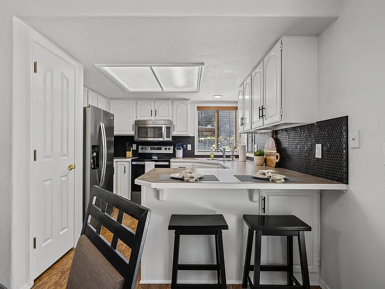 1528 E Falconrim Ct — Photo 19