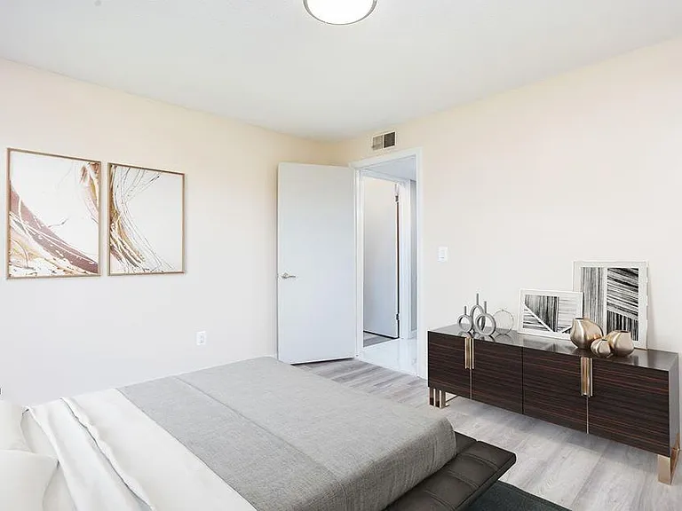 1433 Willard Ave — Photo 4