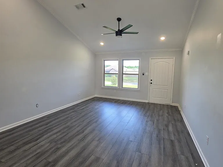 26 Grandstand Dr — Photo 2