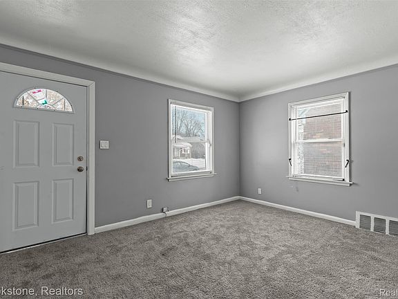 4th image of 12931 Appleton St