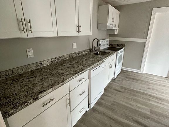 2nd image of 135 Lafayette Sq #2L