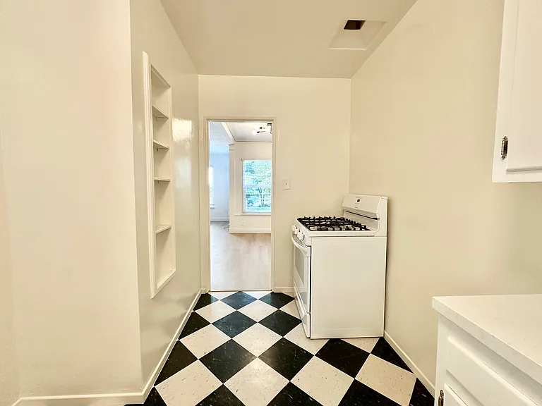 1319 N Fairfax Ave #7 — Photo 10