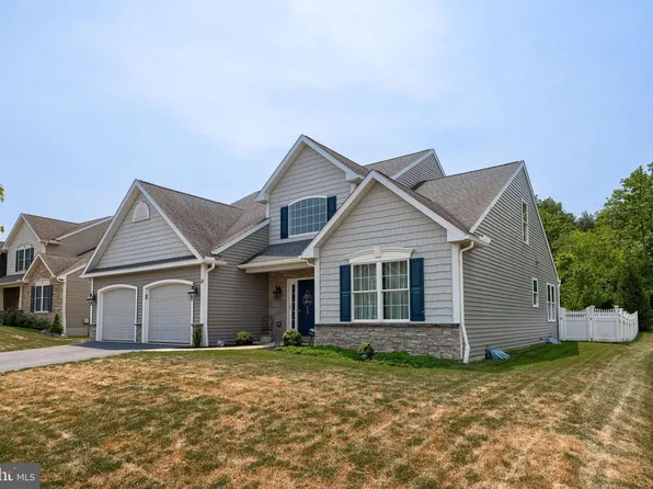 10 Merganser Dr, Sinking Spring, PA 19608