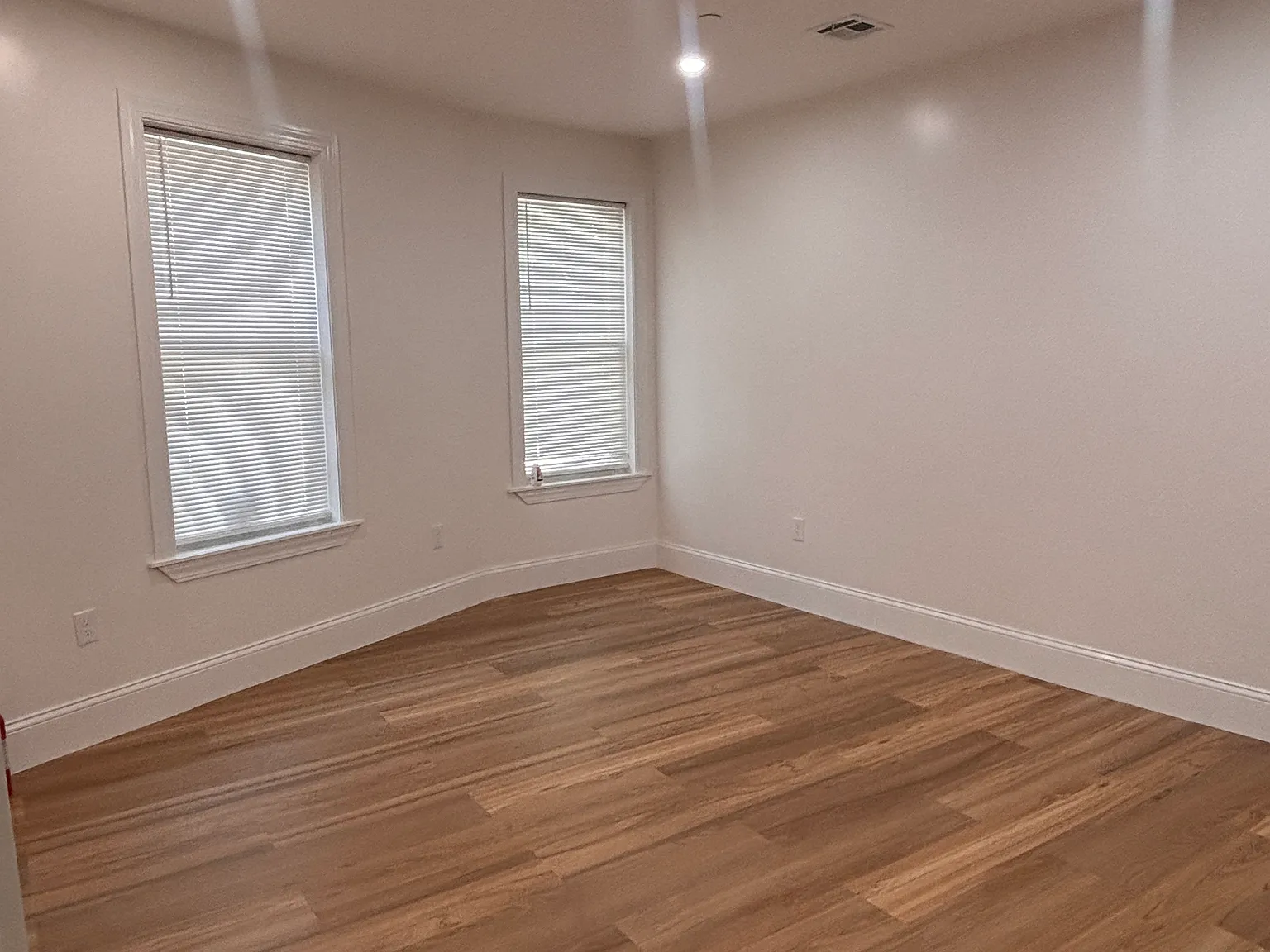 3 bed, 9999 sqft, $3,750 — Photo 4