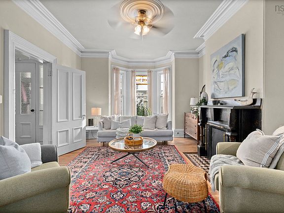 3rd image of 1378 Robie St