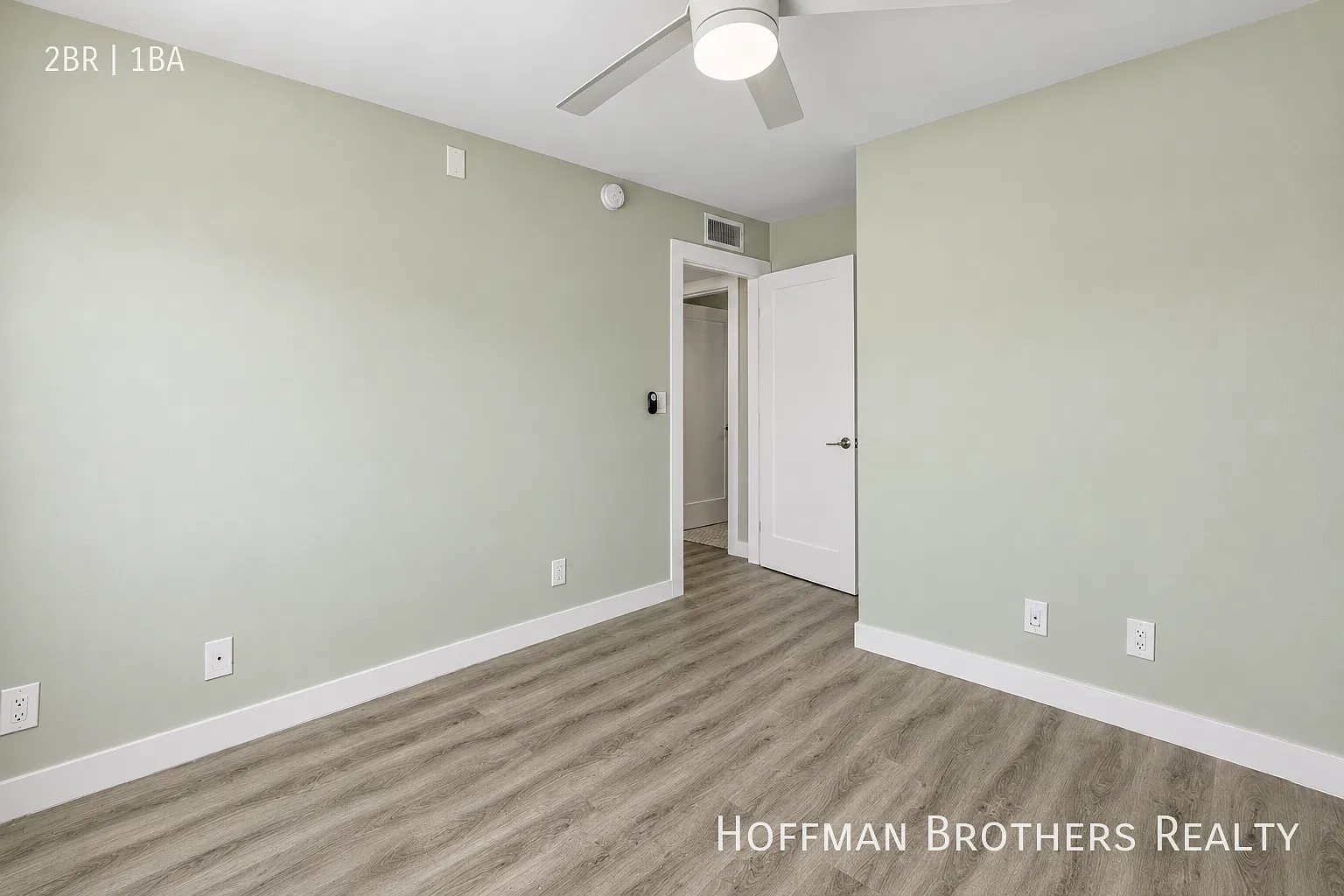 Top-Floor 2BR with In-Unit Laundry, A/C, Stainless Steel Kitchen & Tandem Gated Parking! — Photo 4
