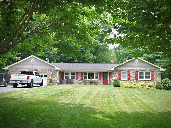 9808 Timber Hts, Marshall, VA 20115