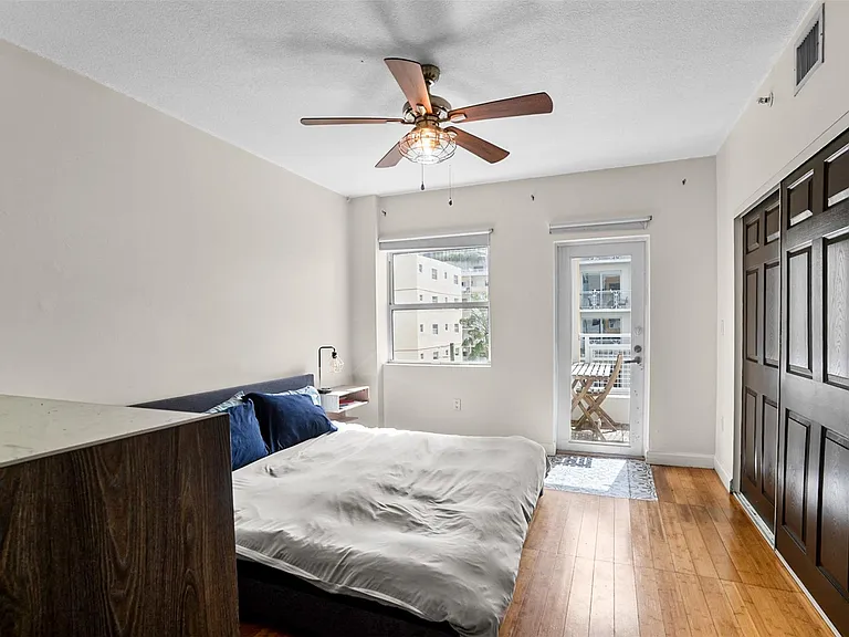 471 NE 25th St #503 — Photo 23