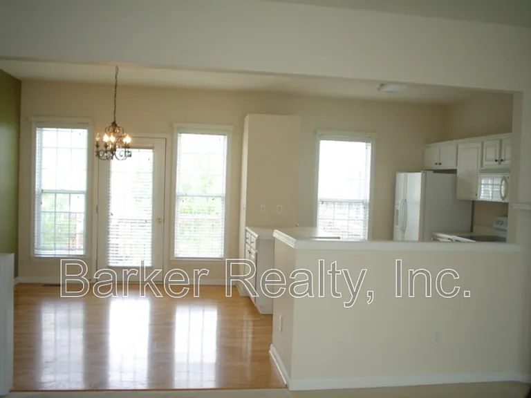 7100 Proctor Hill Dr — Photo 4