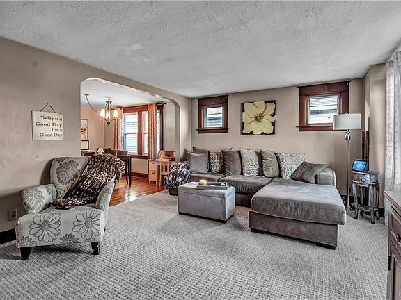 5th image of 70 Woodward Ave