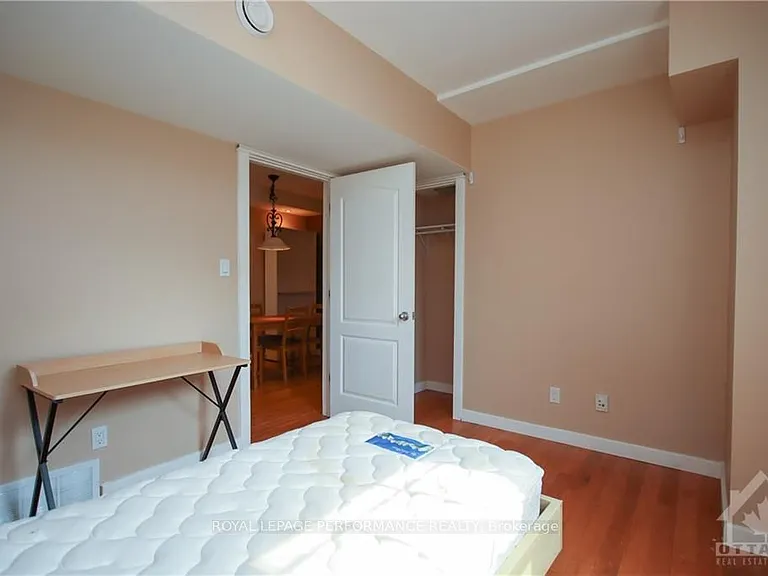 736 Cooper St W #2 — Photo 3