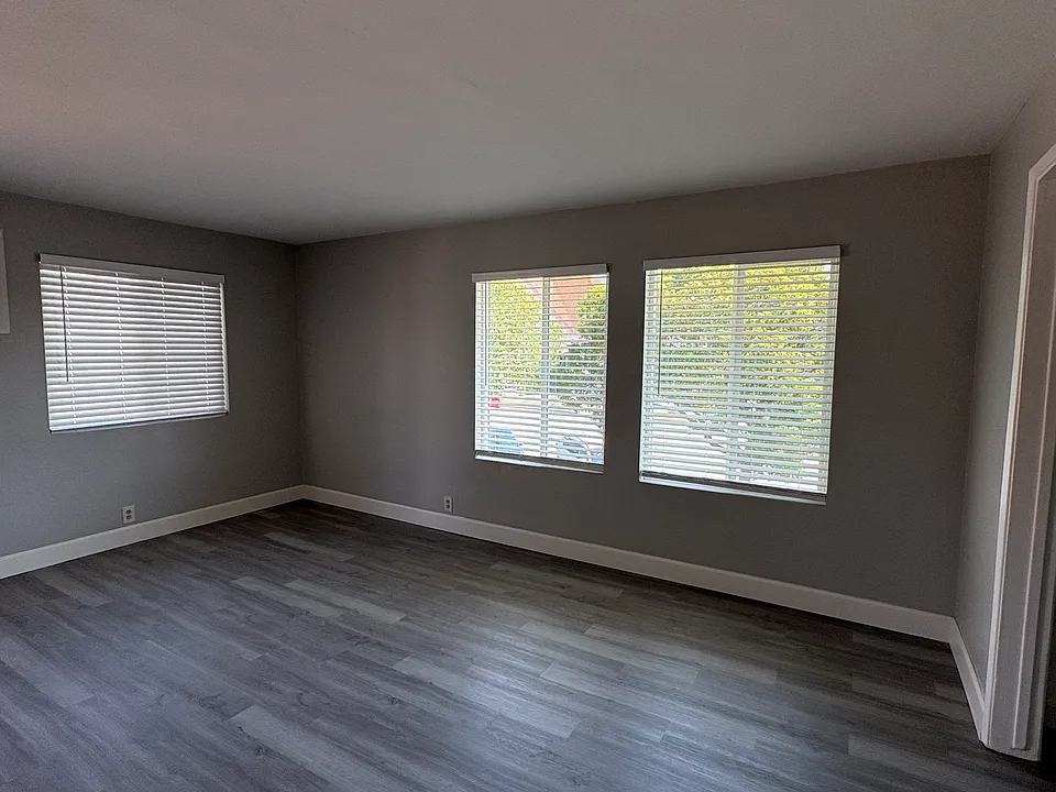 525 N Alameda Ave #3
