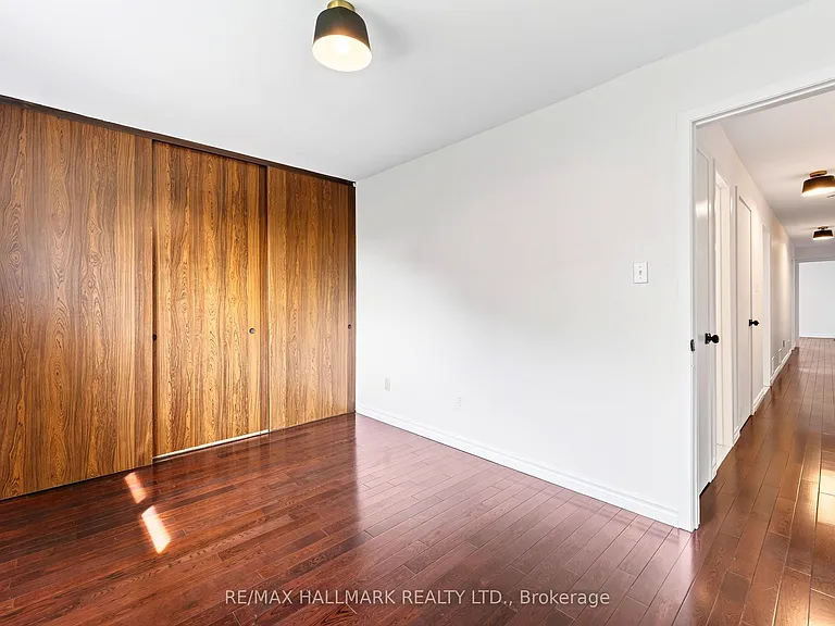 402 Kingston Rd — Photo 20