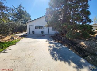 21100 Hacienda Dr, Tehachapi, CA 93561