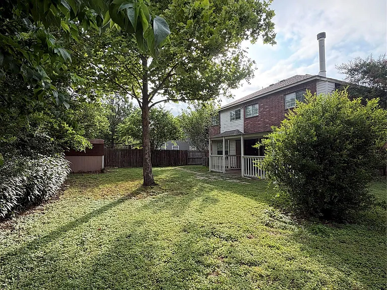 305 Stone Park — Photo 19