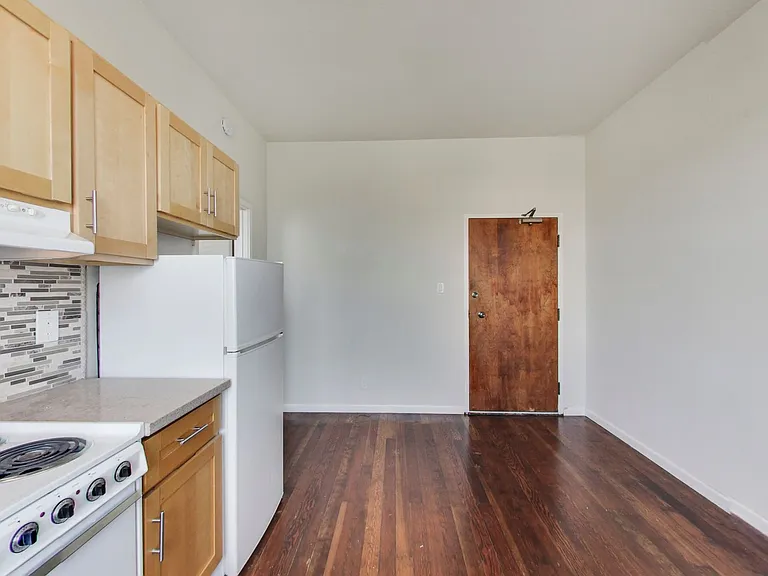 2228 Union St #209 — Photo 3