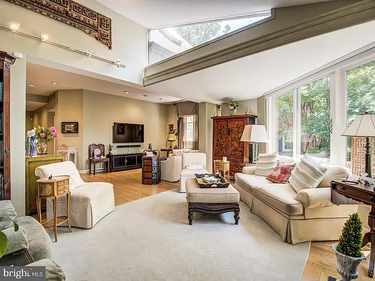 3808 Cathedral Ave NW — Photo 10