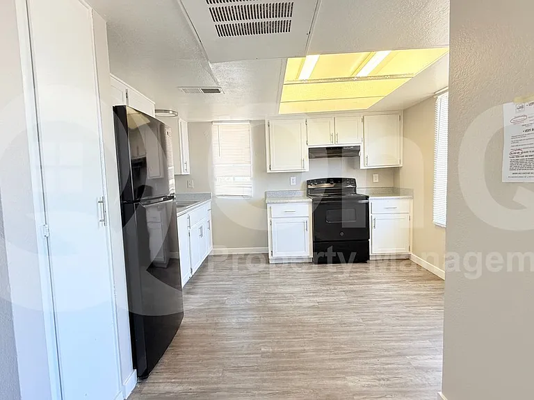 2145 W Mariposa St #201 — Photo 2