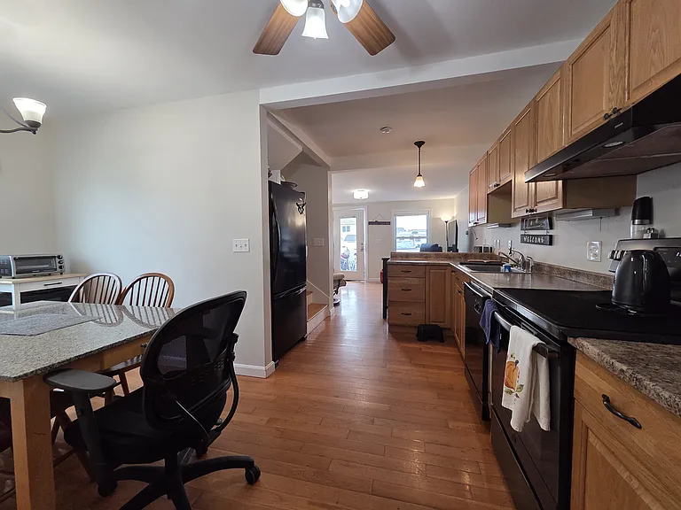 326 Long Sands Rd #B — Photo 7