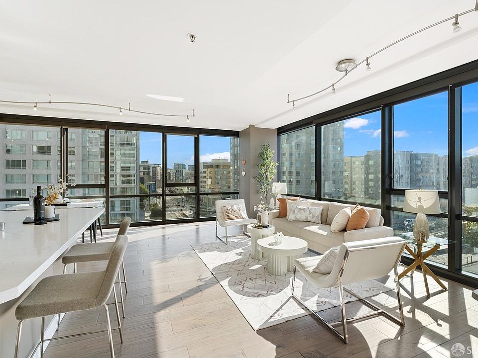 1st image of 260 King St Unit 557