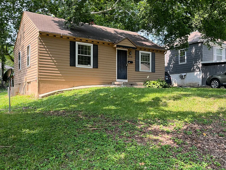 2715 Haskell Ave — Photo 2