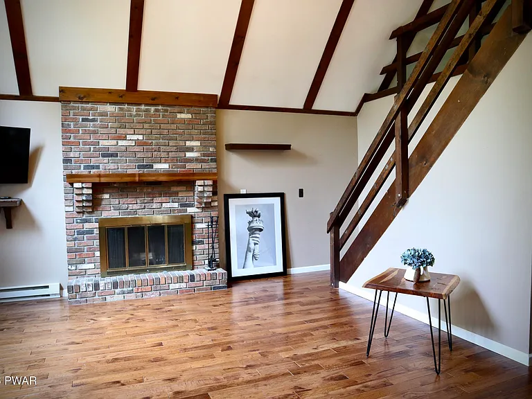549 Lakeview Dr W — Photo 9
