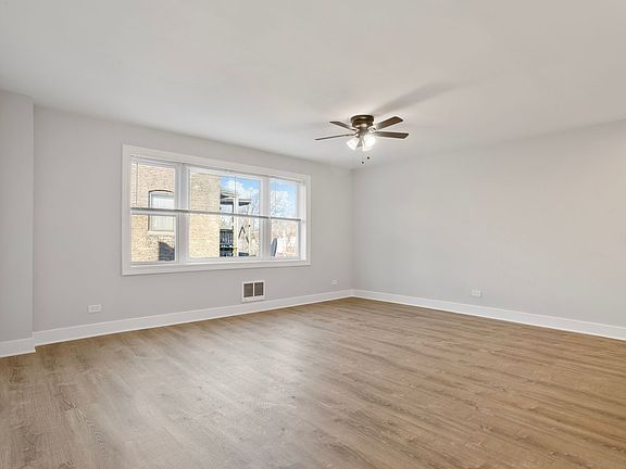3rd image of 7710 N Sheridan Rd APT 406