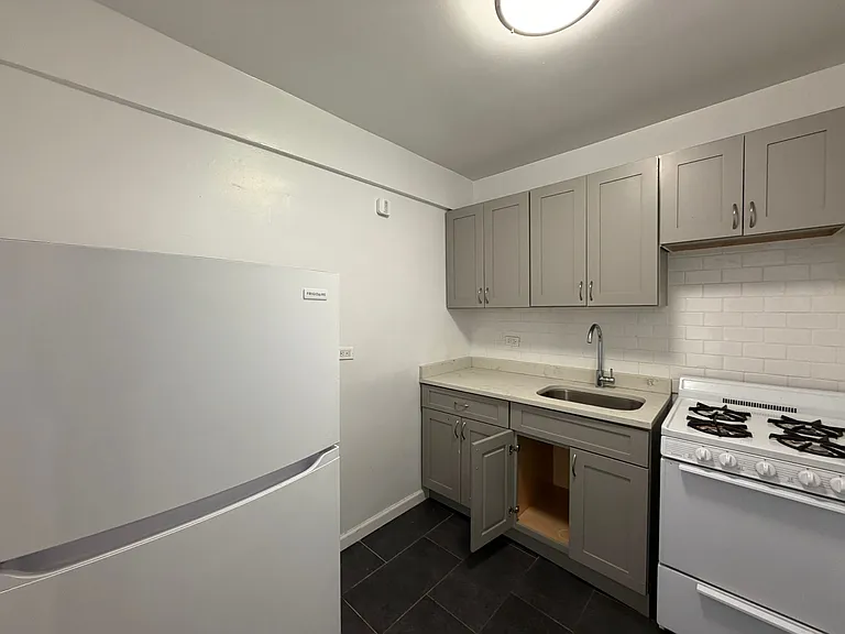 1001-1005 Walton Ave #3F — Photo 9