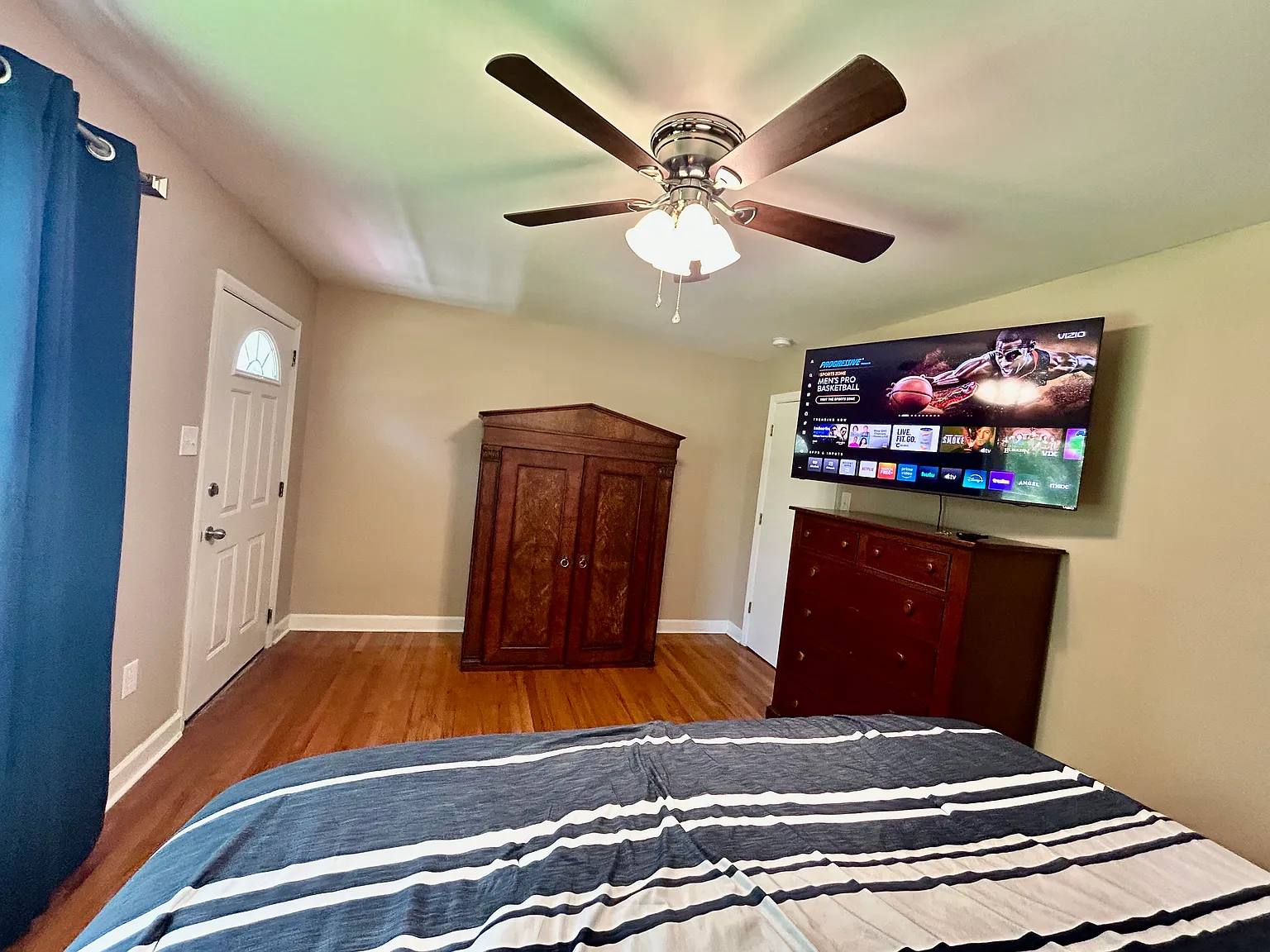 4 bed, 2000 sqft, $700 — Photo 2