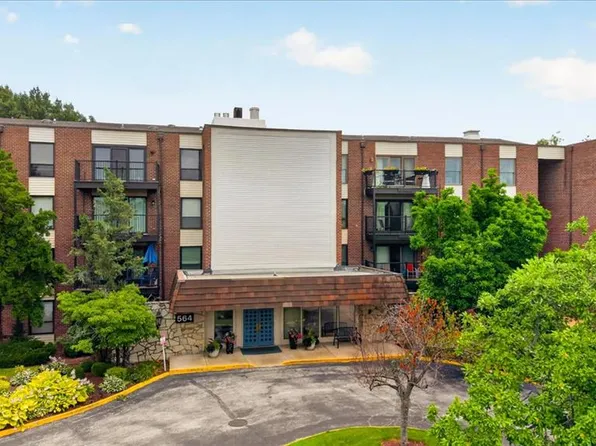 564 Sarah Ln APT 104, Saint Louis, MO 63141