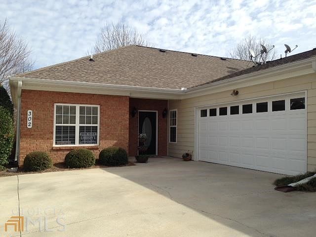 1st image of 302 Commonwealth Cir