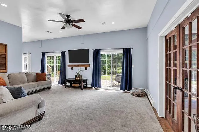 762 Lakehurst Ave — Photo 4