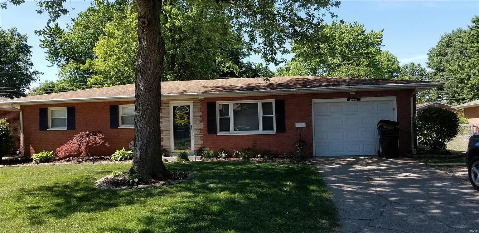 2441 Angela Dr photo 1