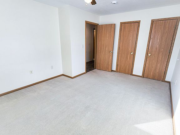 5th image of 892 Dutchman Dr #1