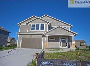 8831 Dunraven St, Lenexa, KS 66227