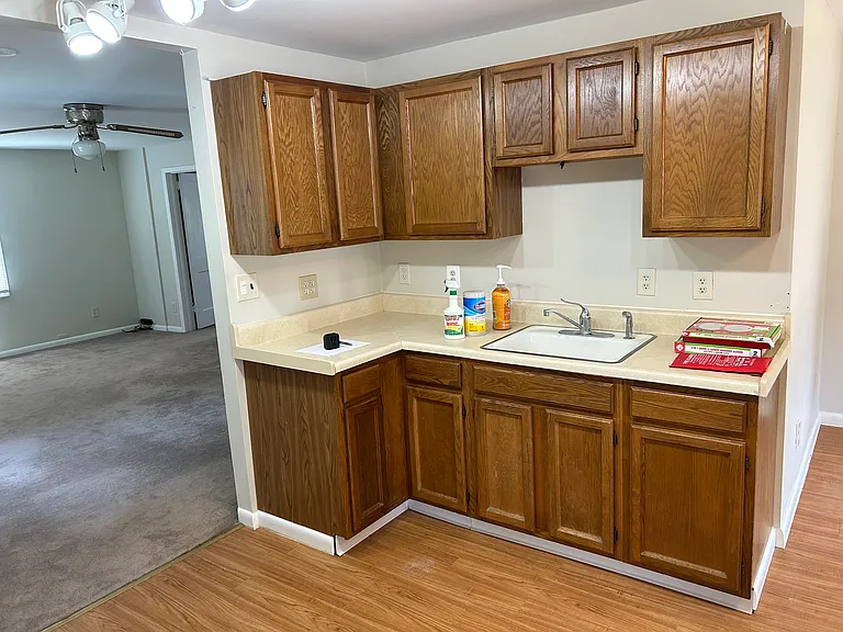 376 S Main St — Photo 4