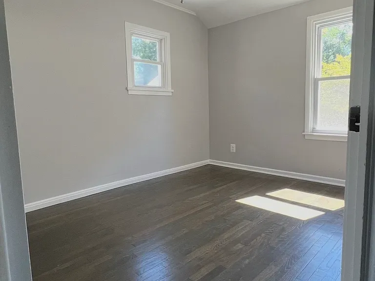 11-17 Dupont Pl #15 — Photo 18