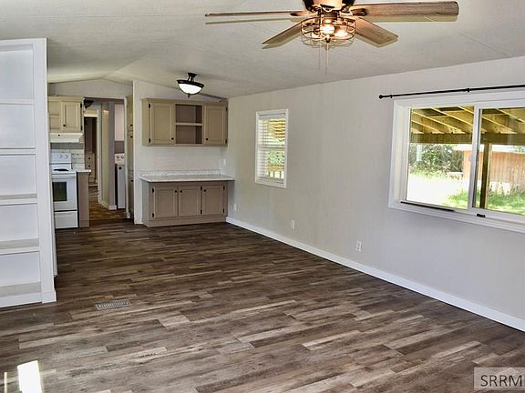 4th image of 132 Syringa St
