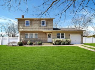 12 Gina Ave, Holbrook, NY 11741