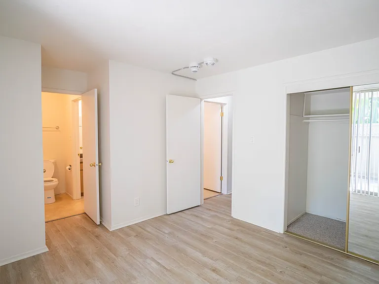 2617 G St #9 — Photo 4