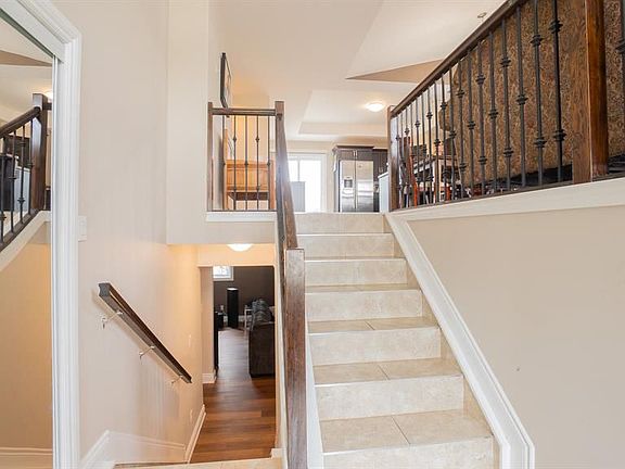 3rd image of 234 Clairwood Cres