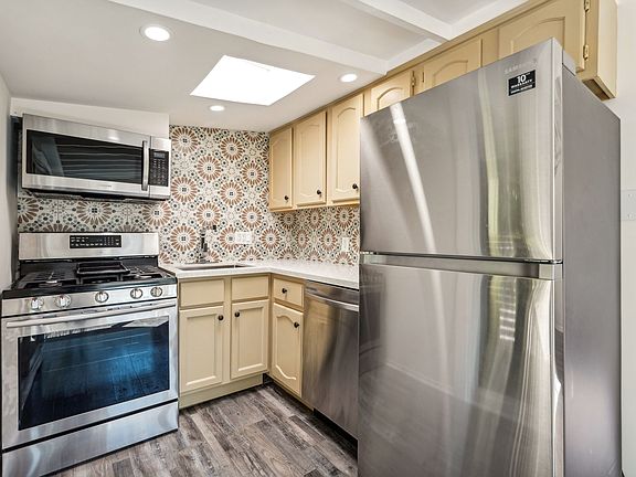 3rd image of 483 Sturtevant Dr #1B-1Ba