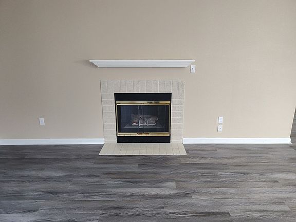 5th image of 301 Abbey Cir