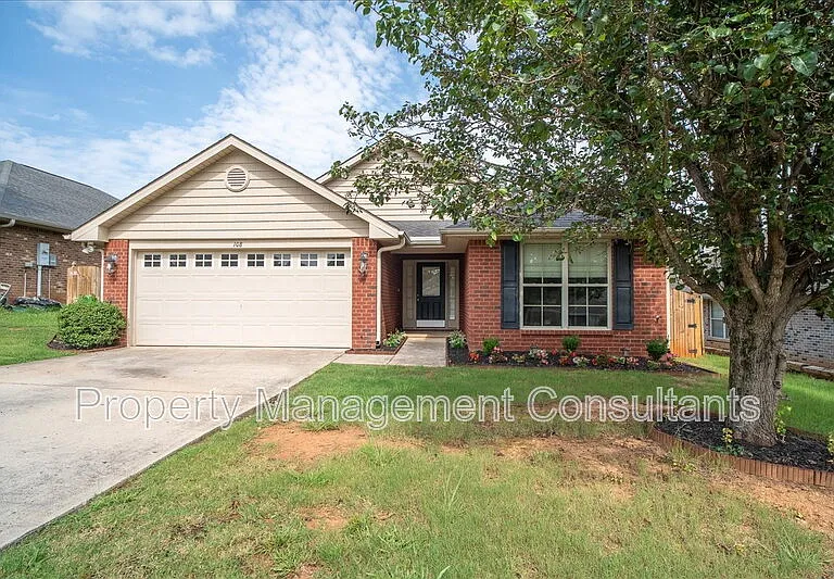 108 Oak Shade Dr — Photo 2