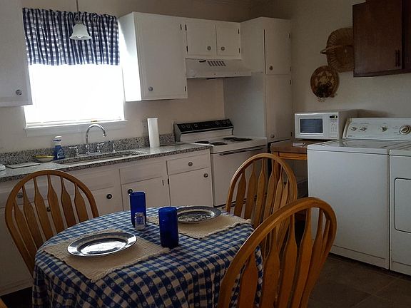 Adorable Country Kitchen.