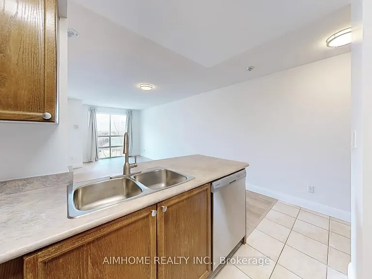 3 Ellesmere St #413 — Photo 1