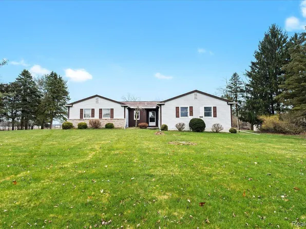 2801 Lone Oak Dr, Ann Arbor, MI 48103