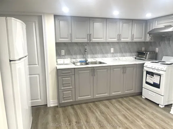 11 Herdwick St Unit 2, Brampton, ON L6S 6L6